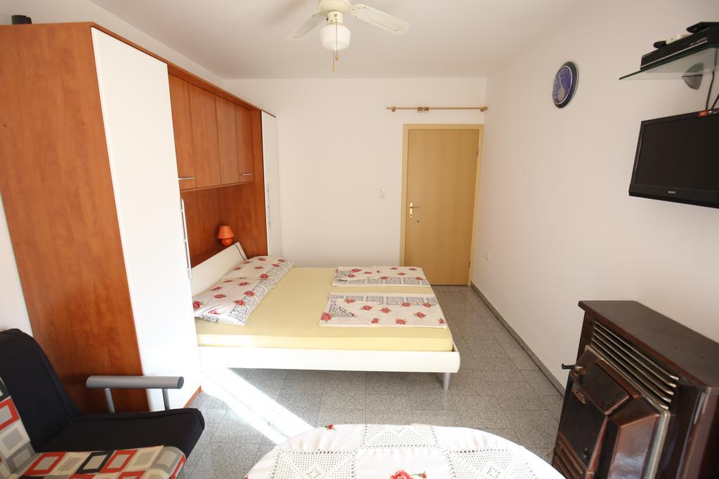 Apartments Tina P Vir Exterior foto