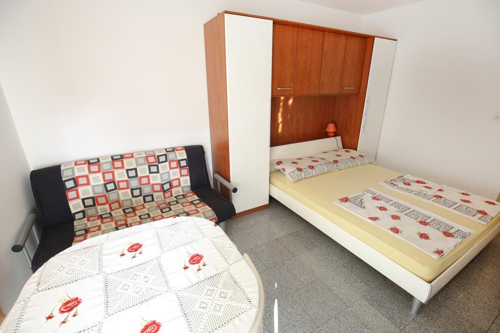 Apartments Tina P Vir Exterior foto