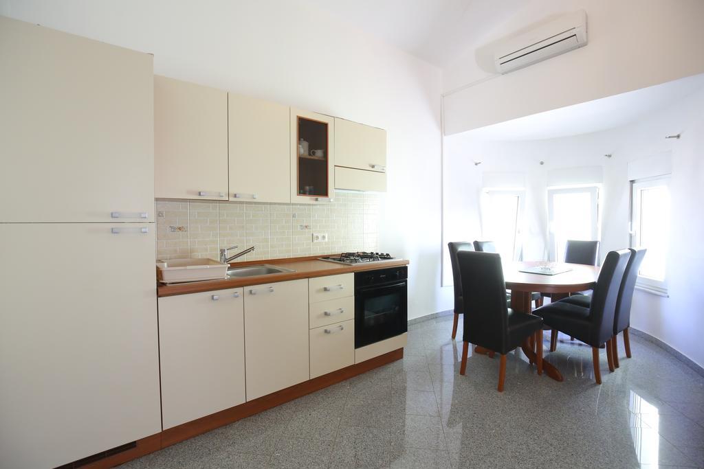 Apartments Tina P Vir Exterior foto