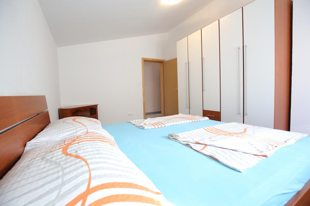Apartments Tina P Vir Exterior foto