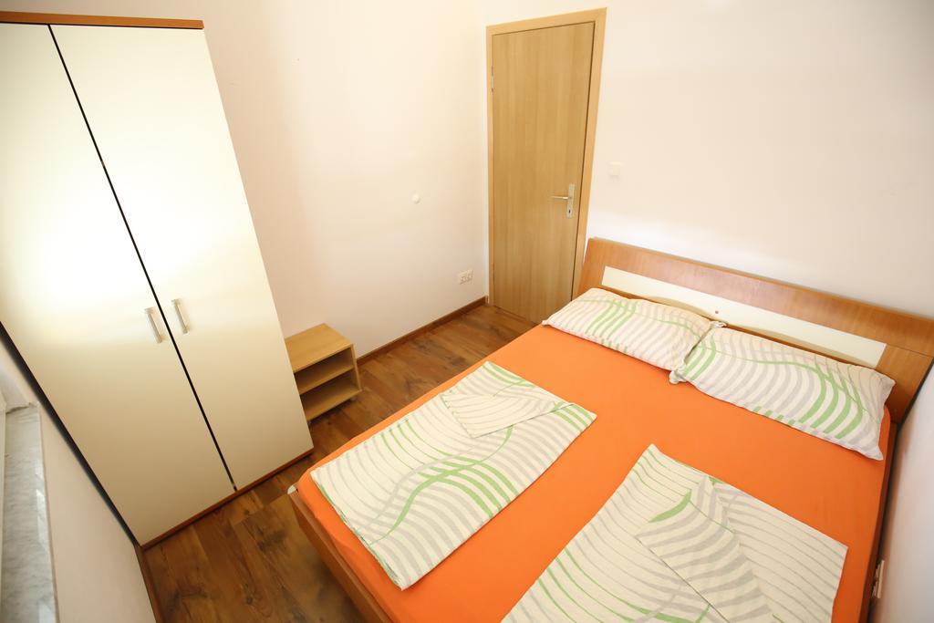 Apartments Tina P Vir Exterior foto