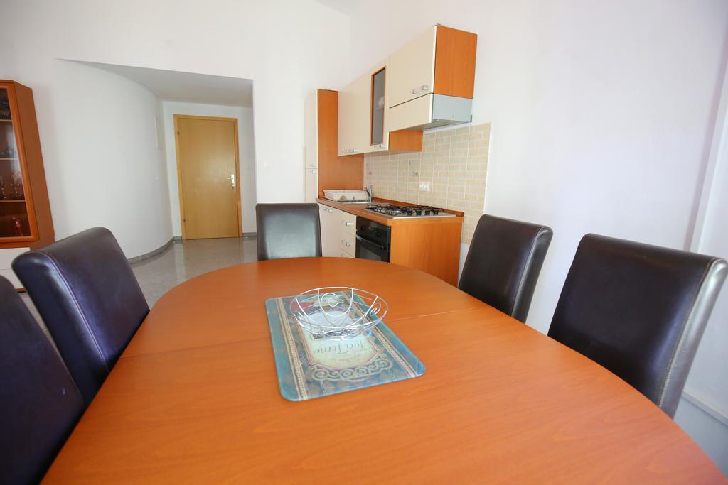 Apartments Tina P Vir Exterior foto