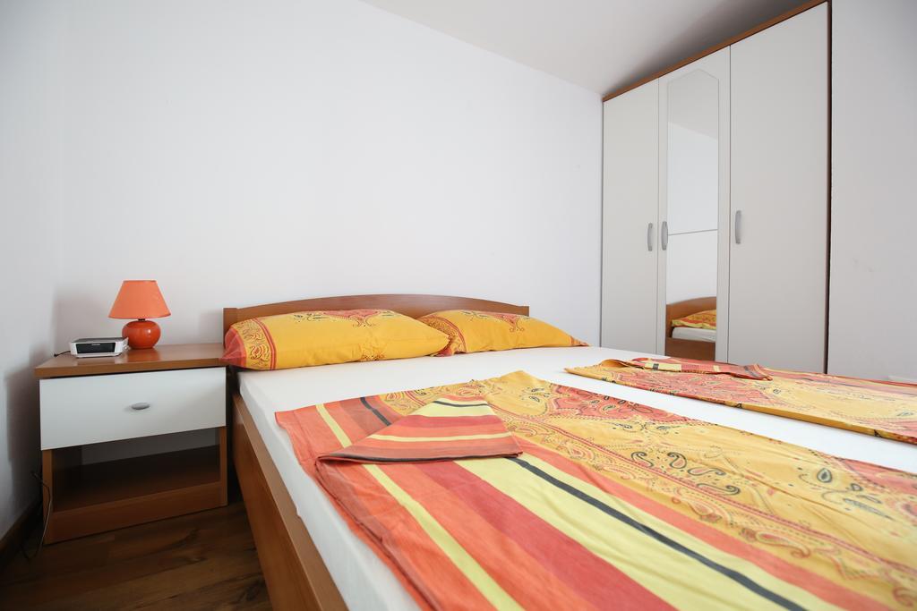 Apartments Tina P Vir Exterior foto