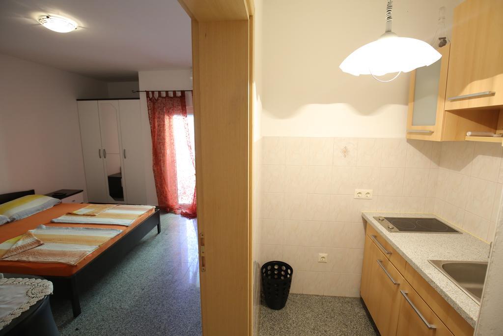 Apartments Tina P Vir Exterior foto
