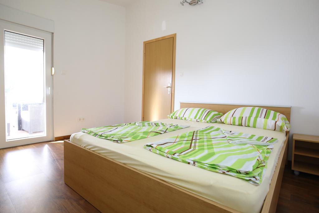 Apartments Tina P Vir Exterior foto