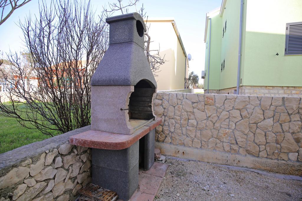 Apartments Tina P Vir Exterior foto