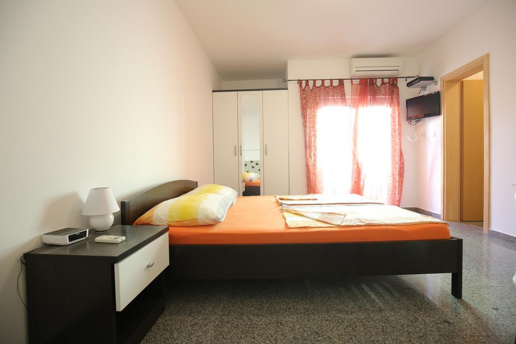 Apartments Tina P Vir Exterior foto