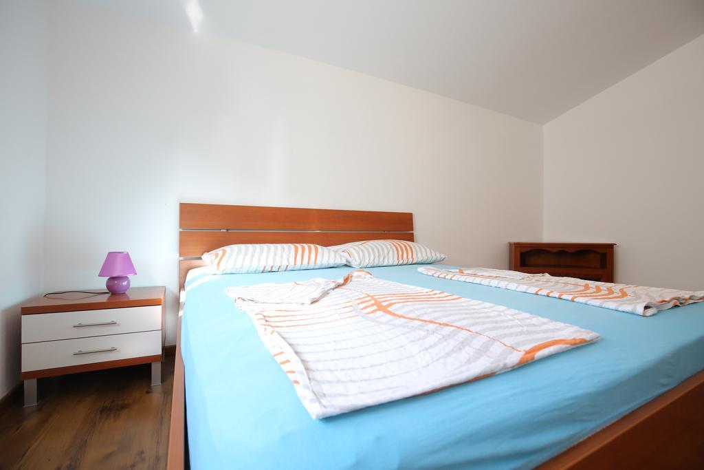 Apartments Tina P Vir Exterior foto