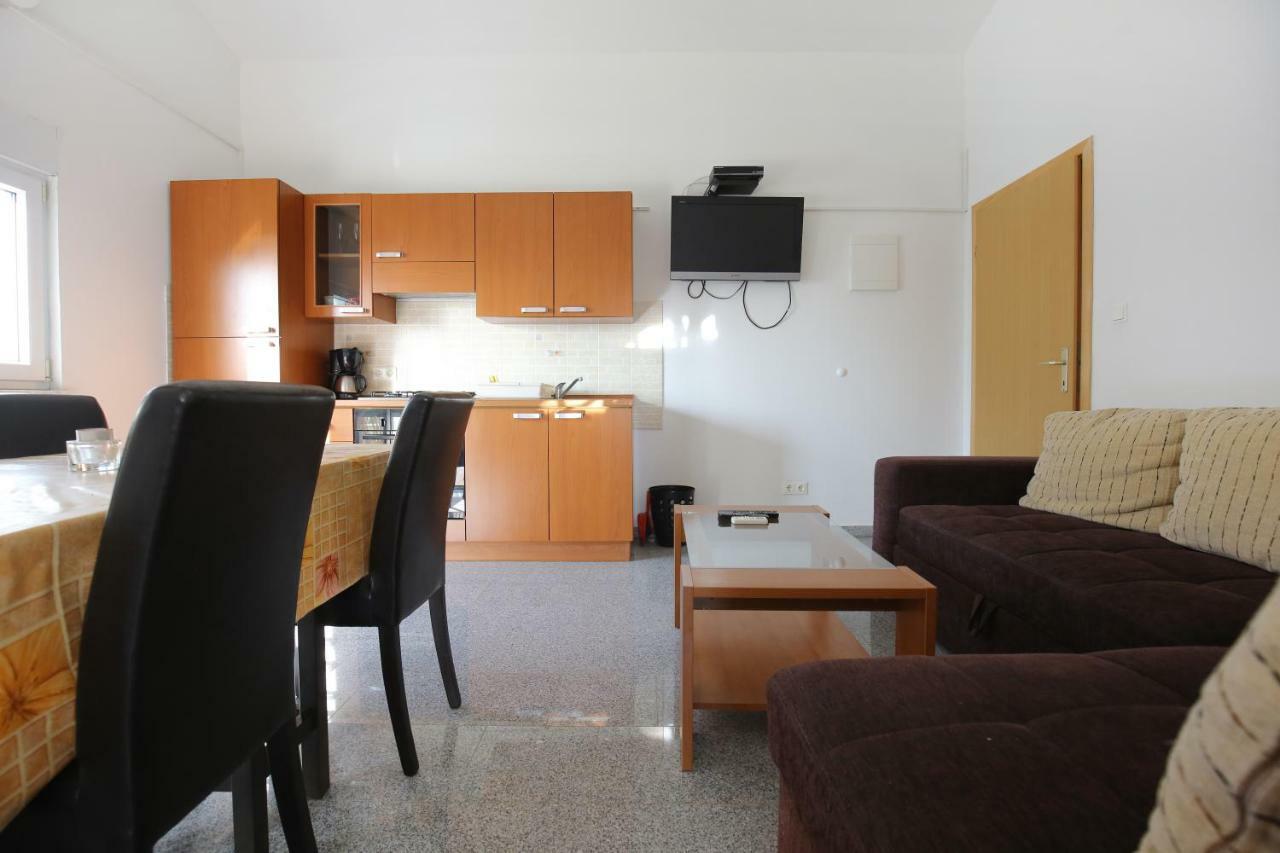 Apartments Tina P Vir Exterior foto