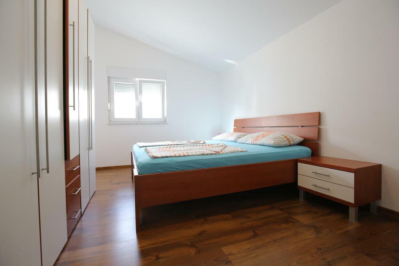 Apartments Tina P Vir Exterior foto